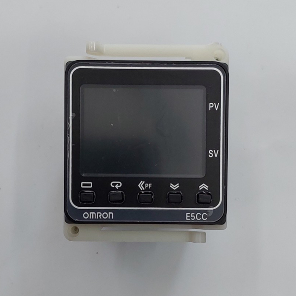 Bộ điều khiển nhiệt OMRON E5CC